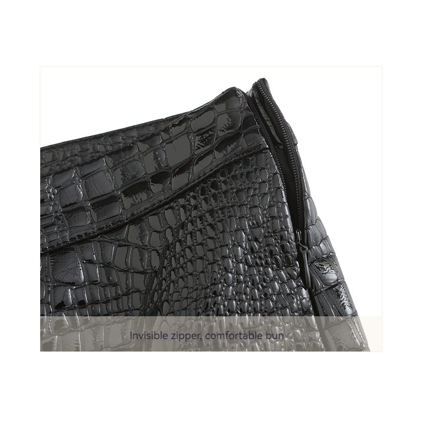 Vintage gold buckle decorative leather skirt